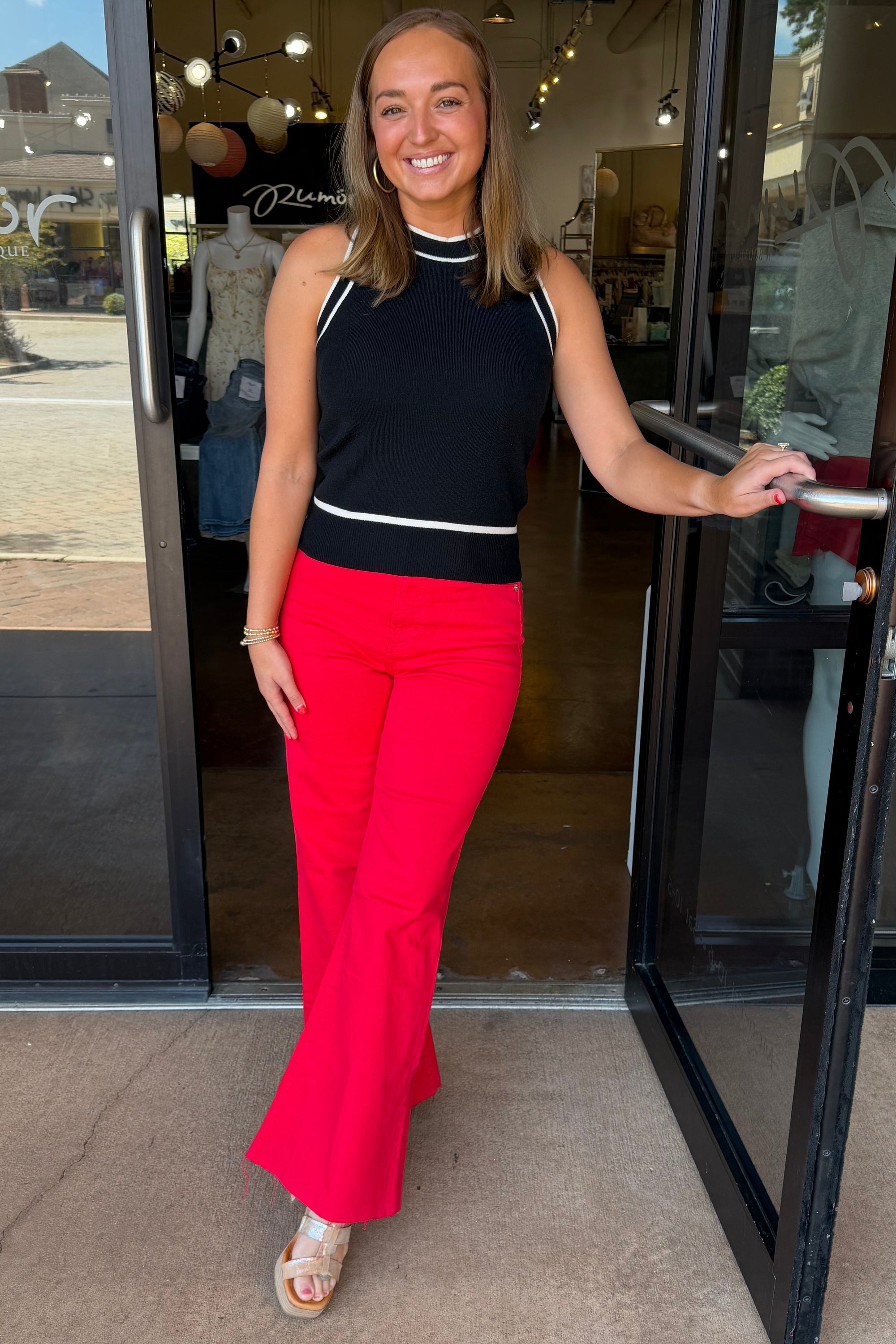 Sleeveless Contrasting Knit Top - Black