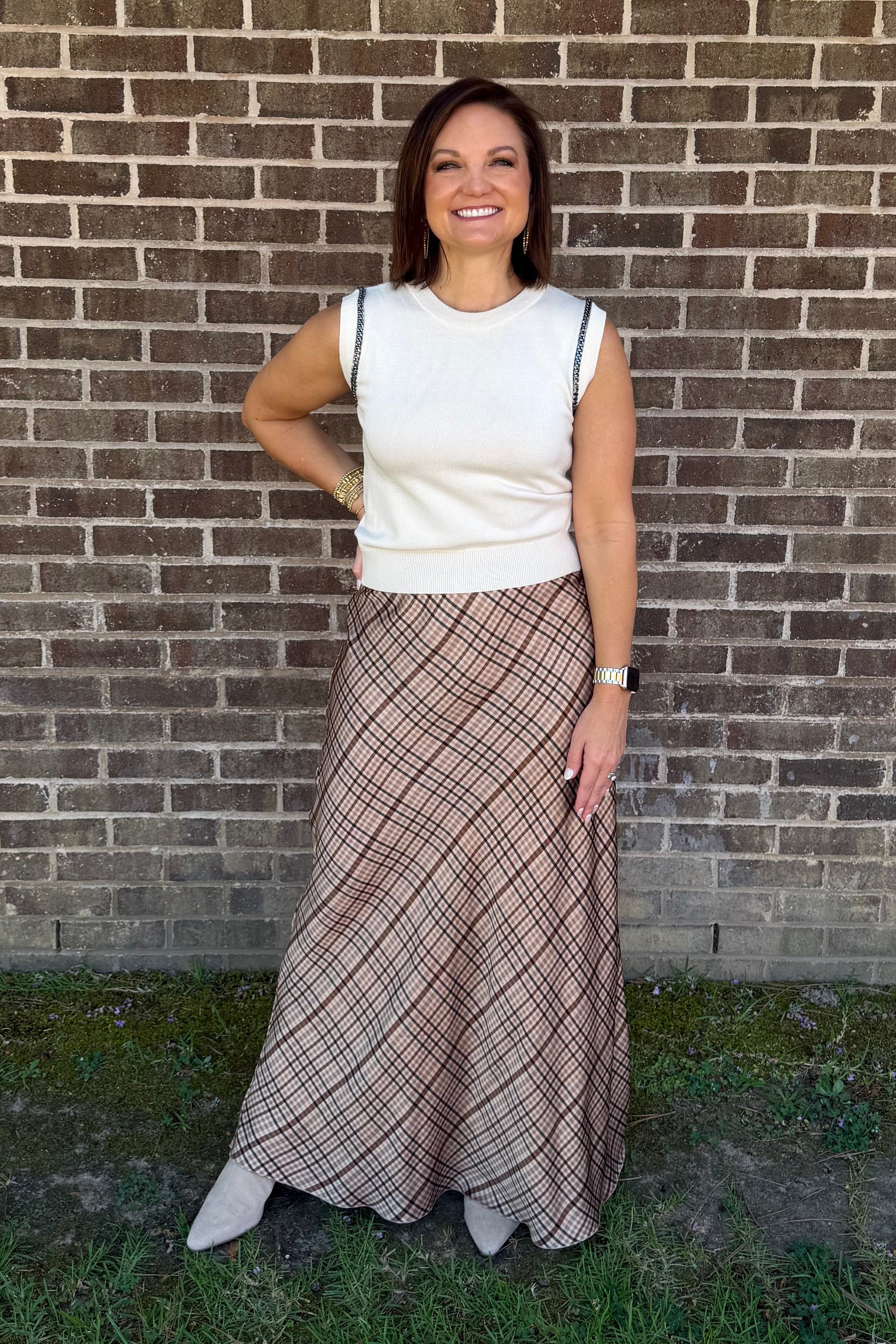 Sleeveless Knit Top With Chain Accents - Cream