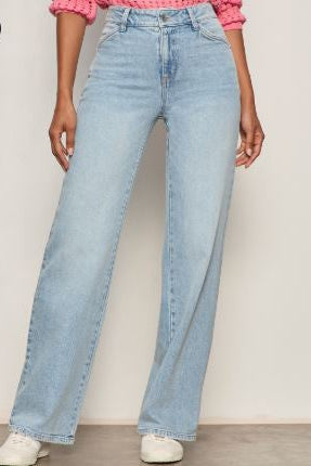 Cadence Relaxed Straight Leg Jean - Fresh Air