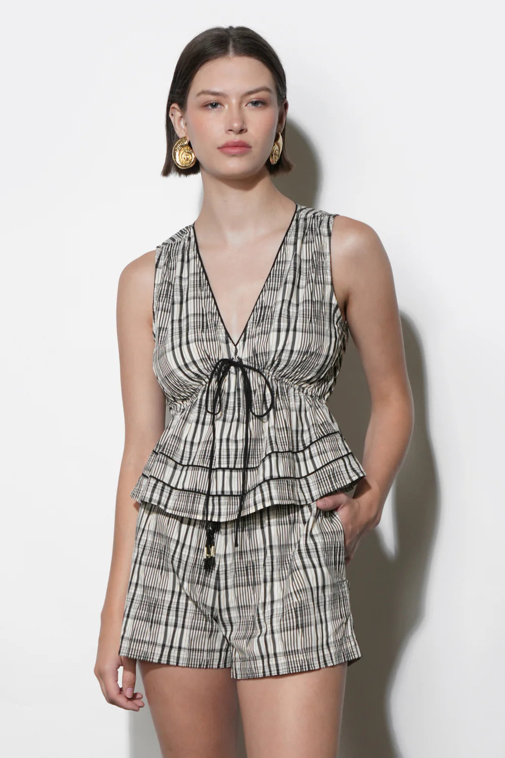 Evelyn Sleeveless Neck Drawstring Top - Blk/Ivory