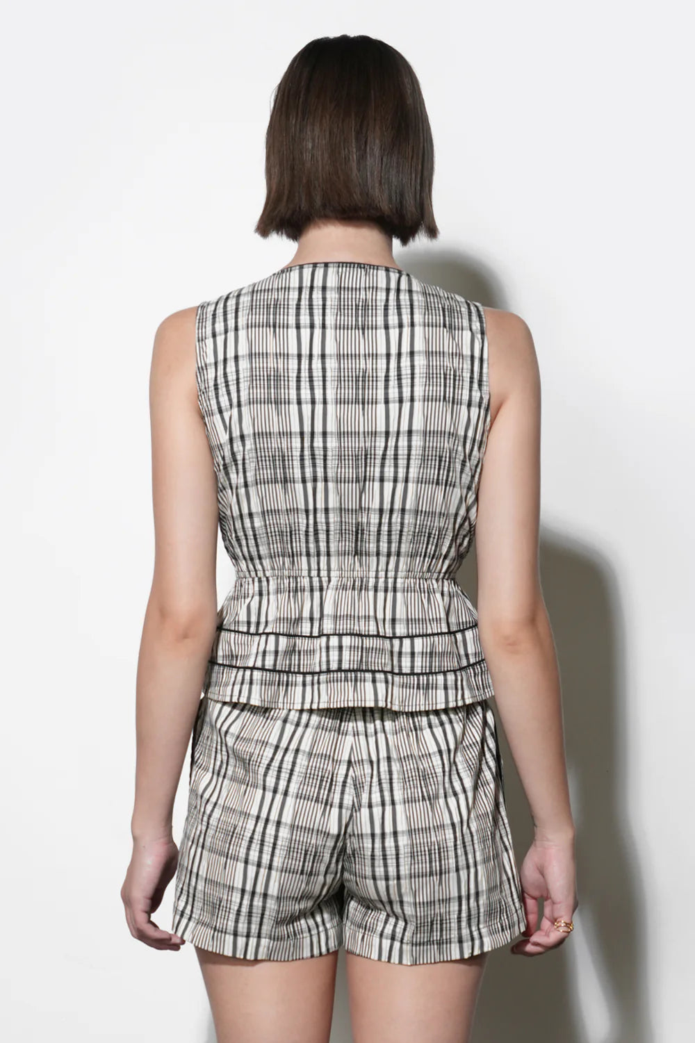 Evelyn Sleeveless Neck Drawstring Top - Blk/Ivory