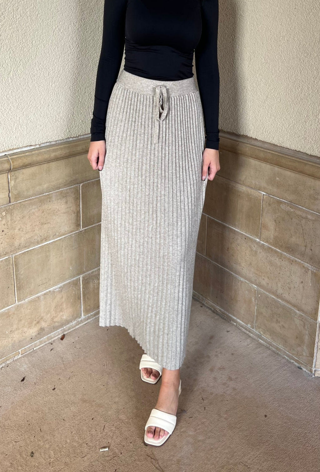 Pleated Midi Sweater Skirt - Beige