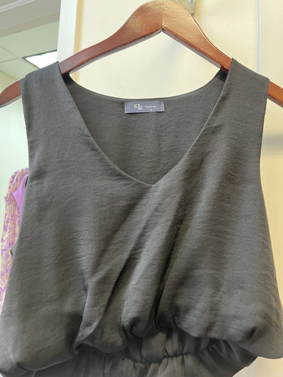 V-Neck Sleeveless Bubble Hem Top - Black