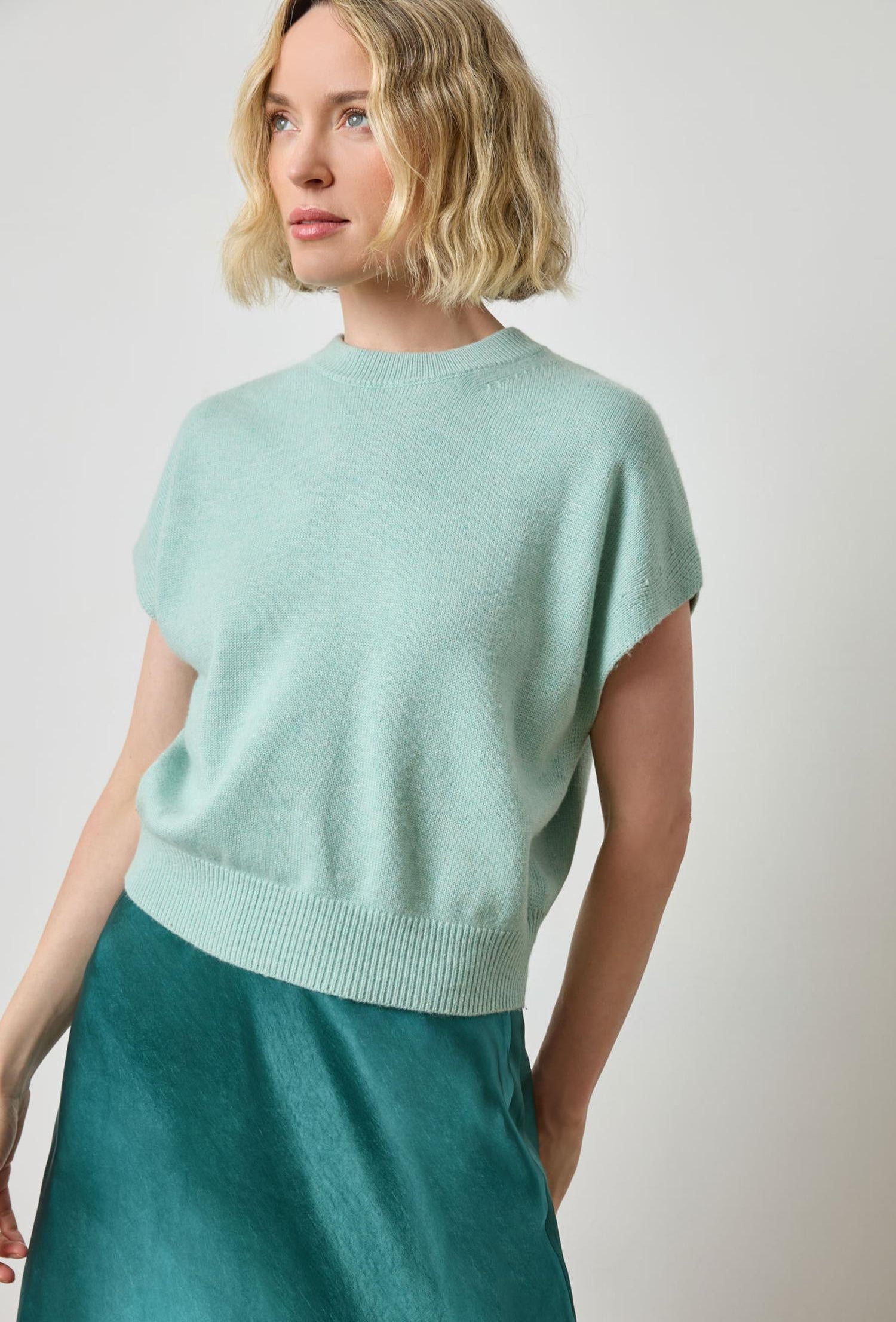 Banded Bottom Wedge Sweater - Frost