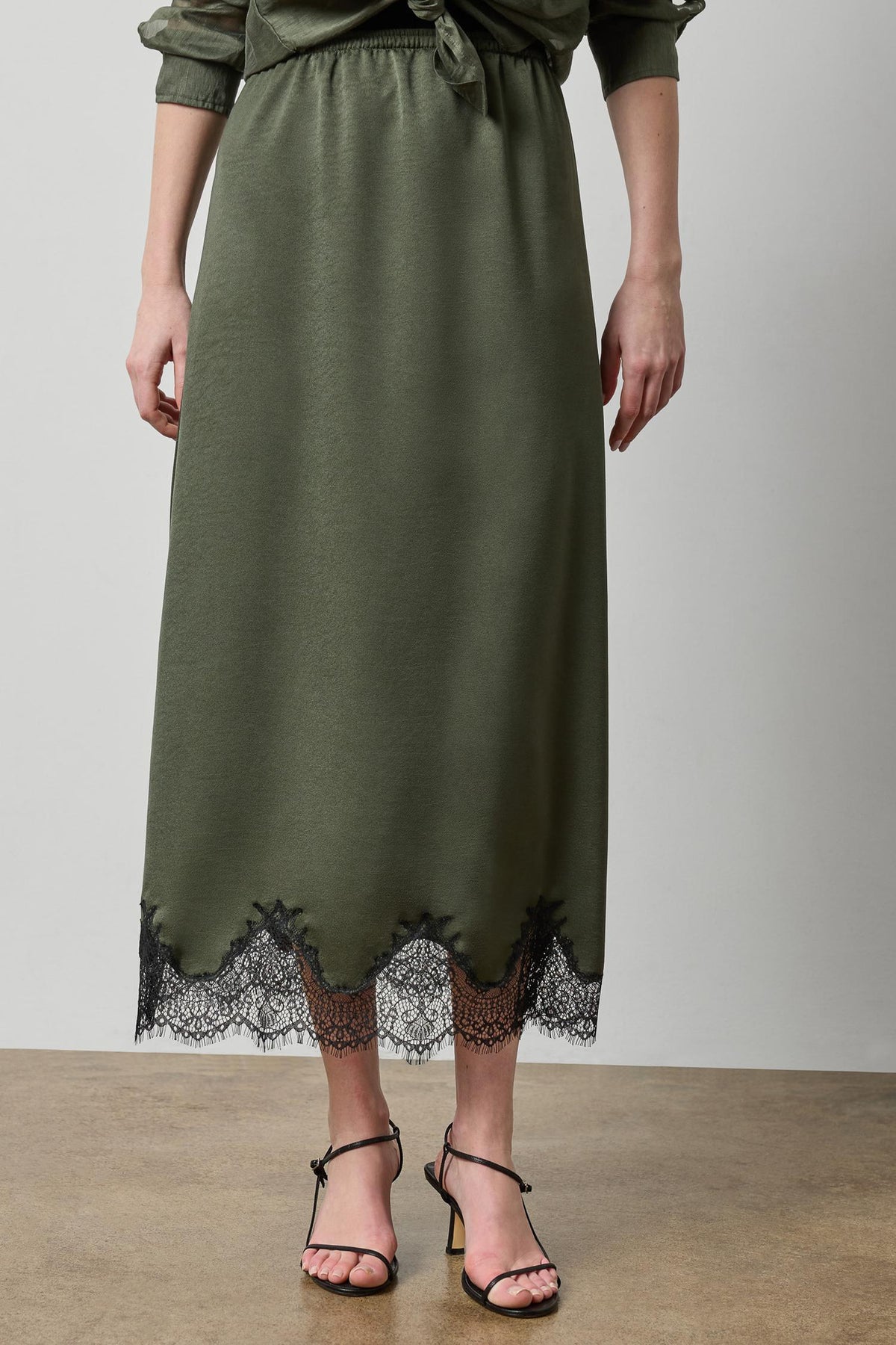 Crepe Satin Skirt With Lace Trim - Fir