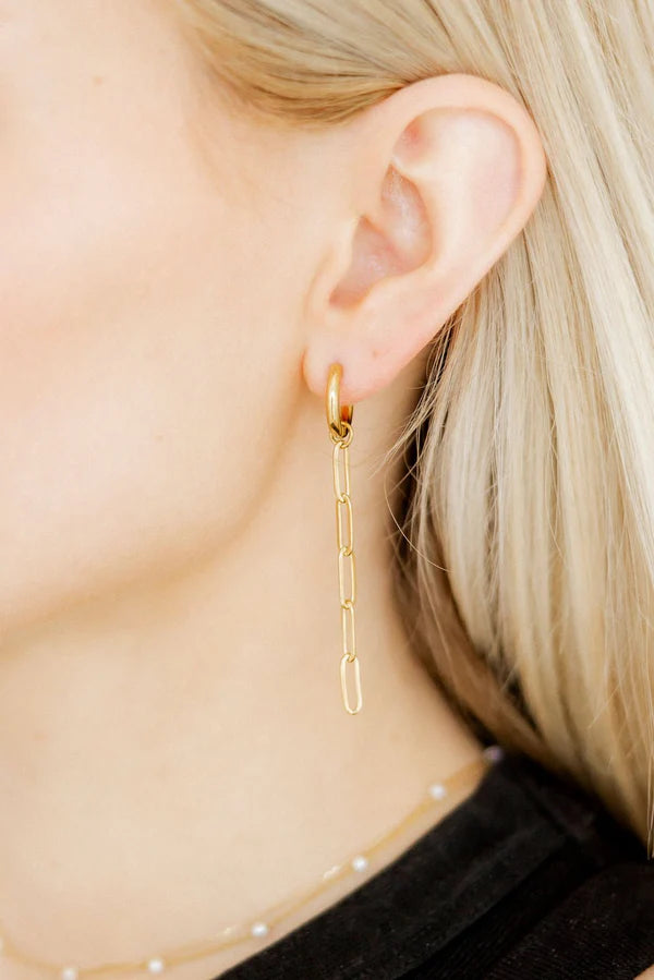 Palmer Paperclip Huggie Earrings