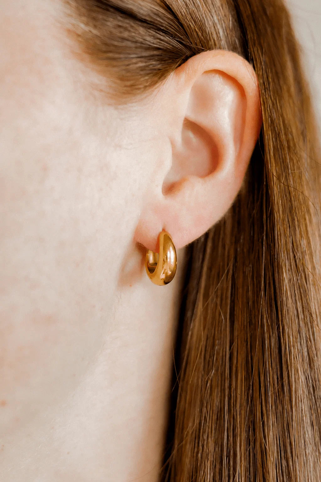 Huggie Earrings - Sunday Hoop Gold 10mm