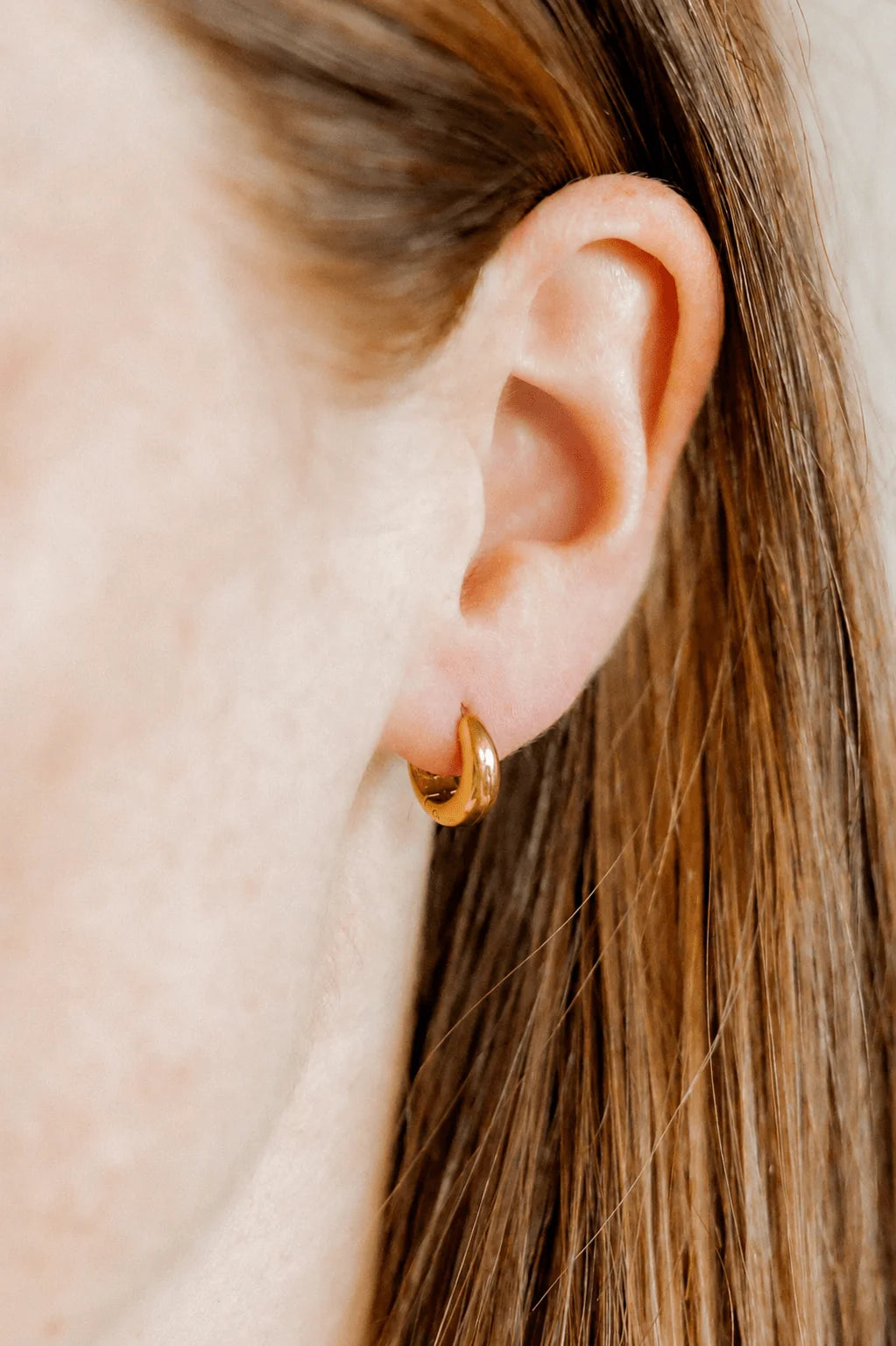 Huggie Earrings - Sunday Hoop Gold 8mm