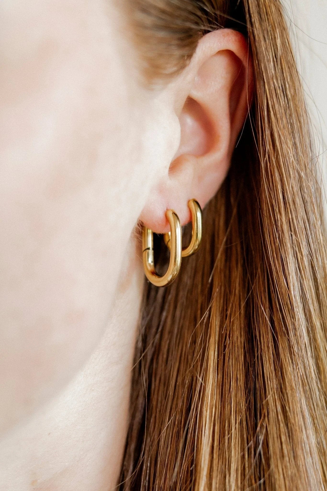 Huggie Earrings - Sutton 16mm - Gold